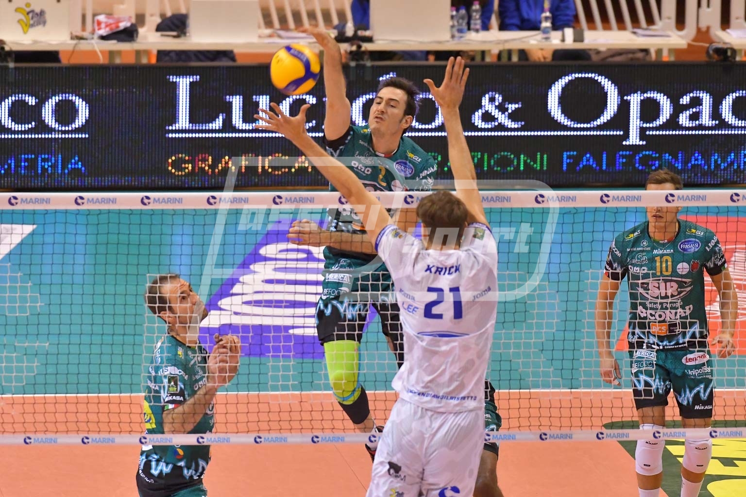 C1DFF44B-E2ED-4E57-8302-0383EB14C595