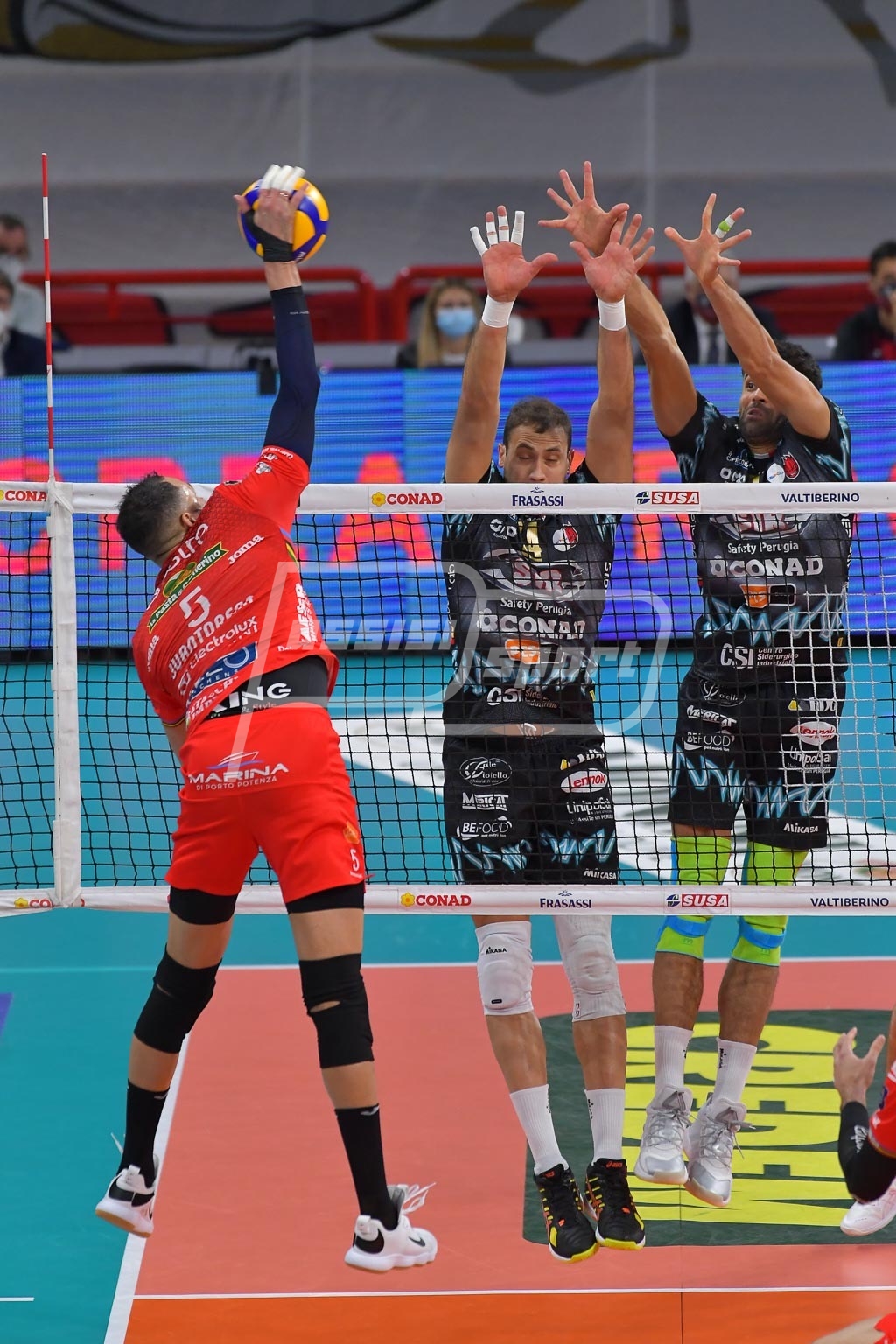 CEDF04F0-F129-4B0A-BEB1-25AACED73E91