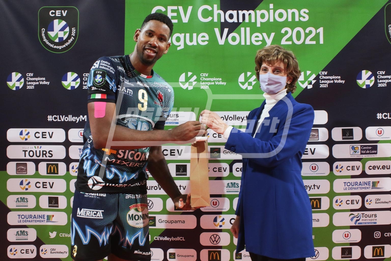 F91D7A5F-2900-4414-9329-BAC9F53518CE