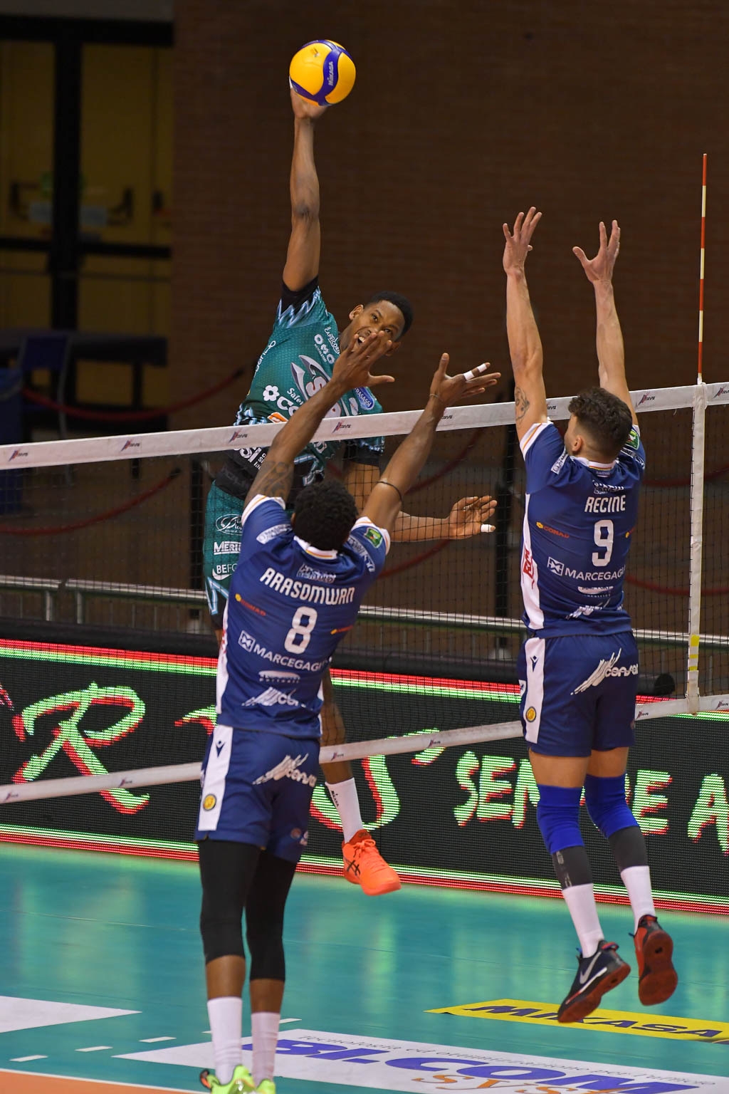 E51C64C0-0A74-4E32-B1D2-2B7FB177A3AD