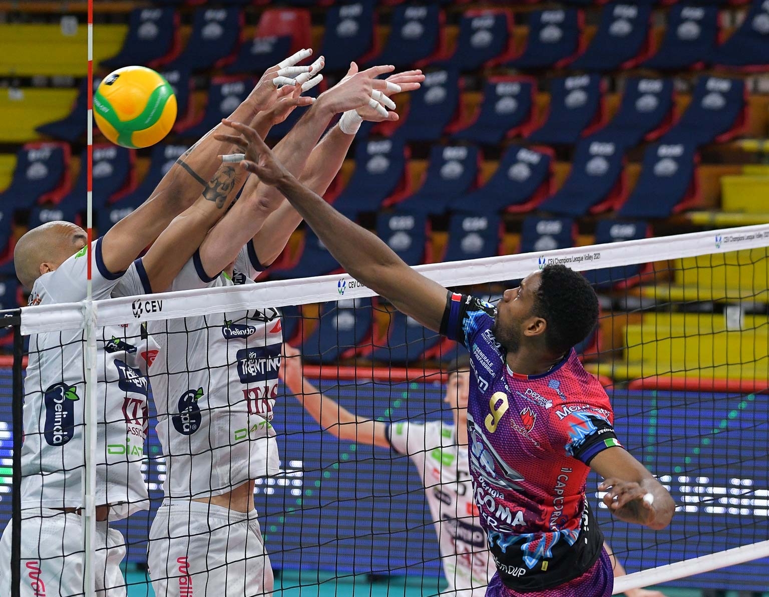 128D13F5-47C3-4DF8-ABE4-DBBC40961317