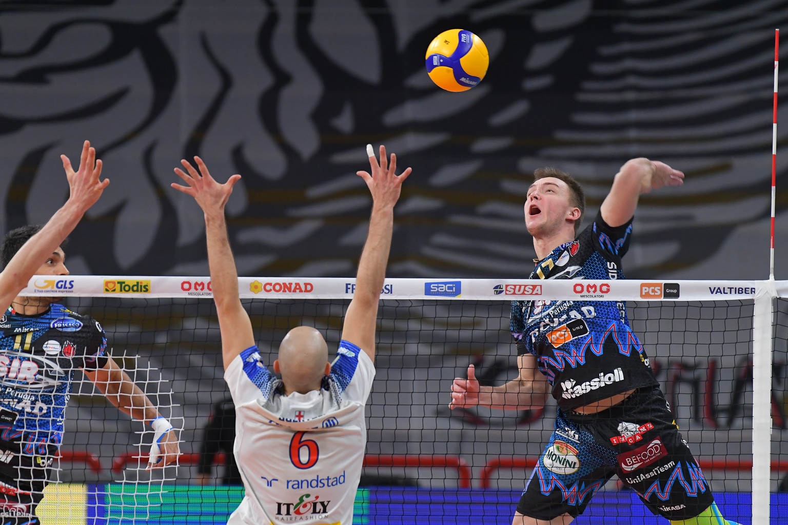 17B83AF2-6192-4020-9F36-CE1F87395BBF