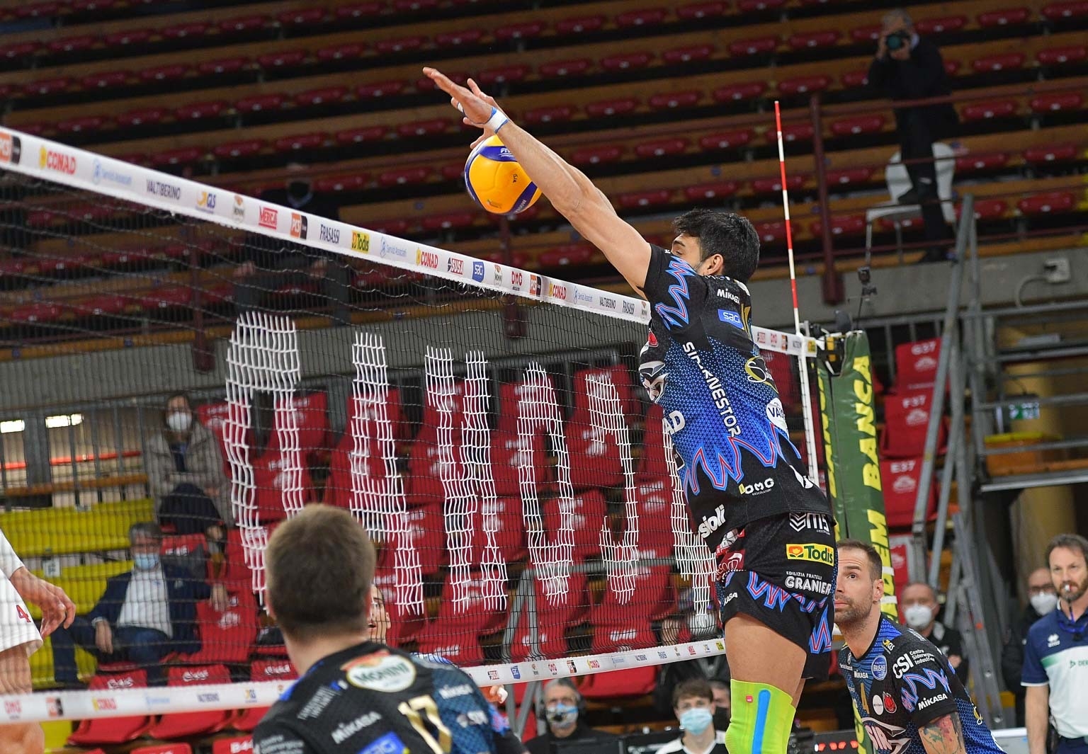 2EACA24B-3B6A-46EB-86A4-B3B5A93C0DDD