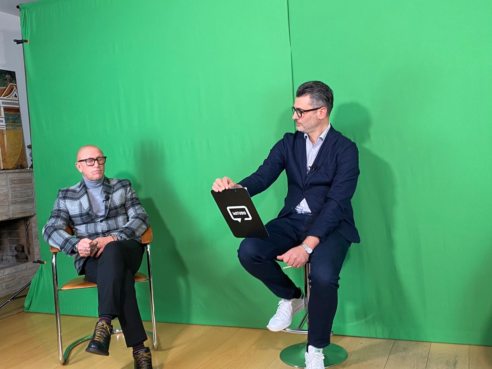 4AE0DD6A-4E83-4BDB-8578-3A84915CBADF