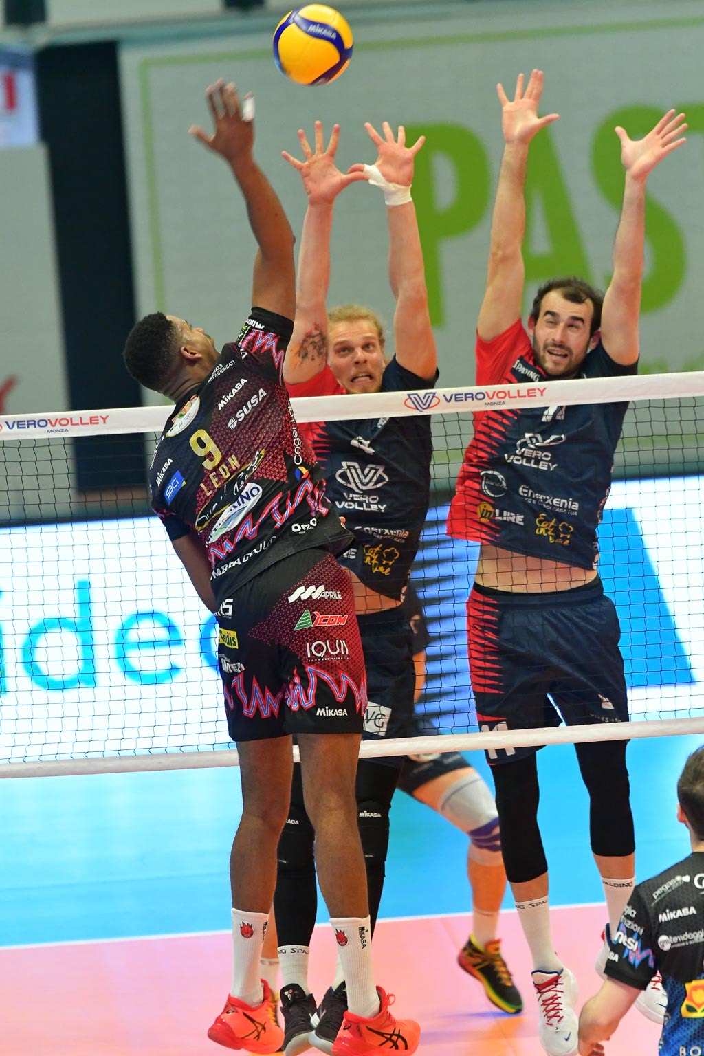 75CBDA60-D13F-4832-B0FE-8015C5F3B36F