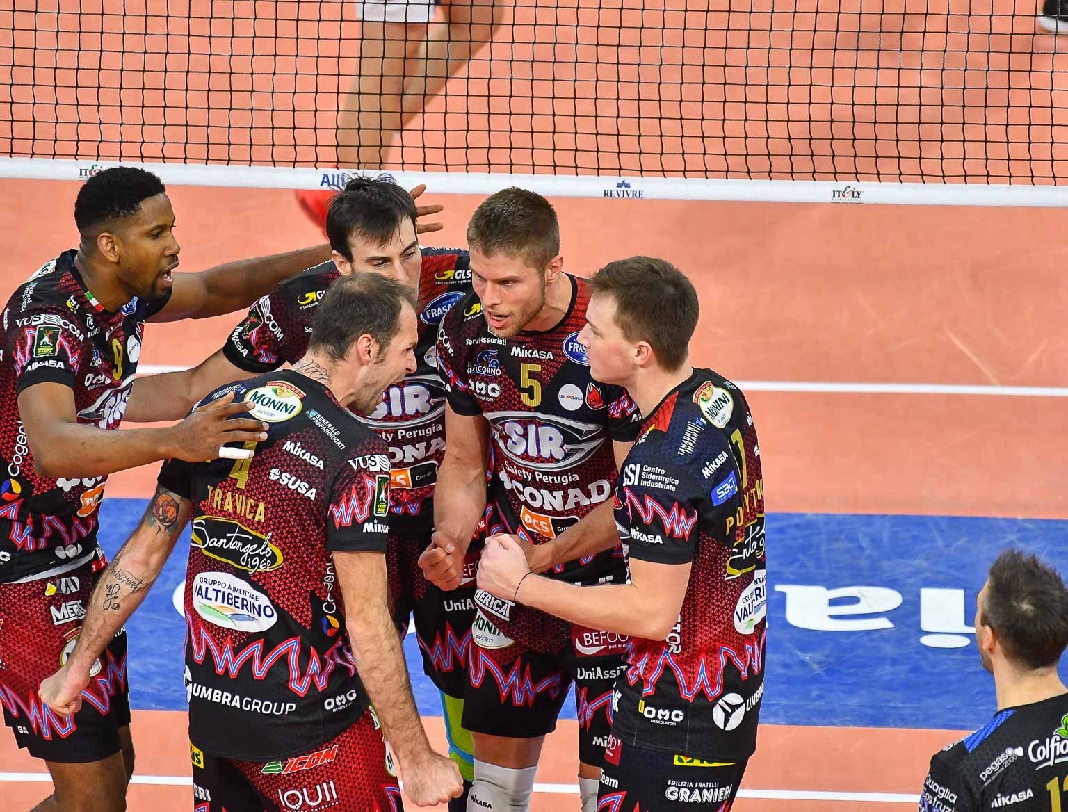 8C220E57-BAA4-4C1A-8514-DAD220D056B8