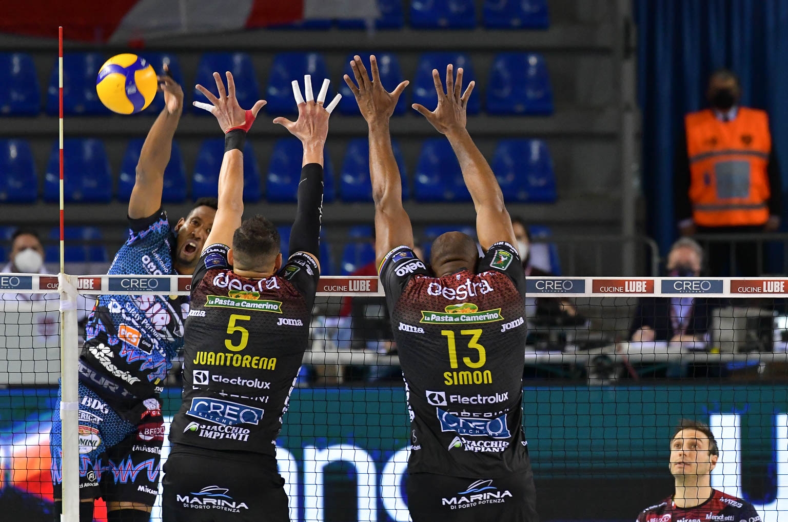 035B1E8E-37BA-4A49-BAEC-729B66E96EE3