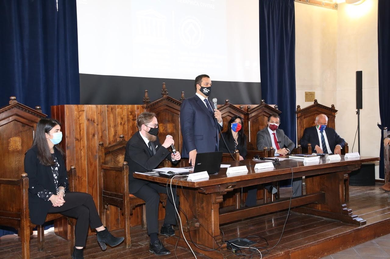 472637FA-15EB-436F-A4B8-BD1C33E91457