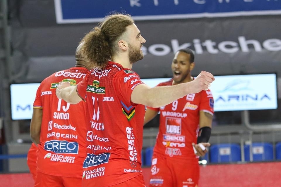 5F392E44-EC96-448B-B6A8-57B176AE0AEA