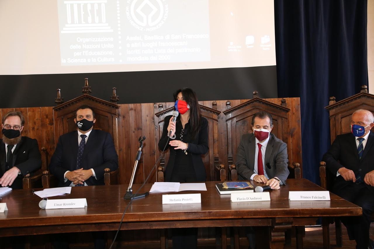 6E0EDCB3-A4A0-441E-A729-3B940069A427