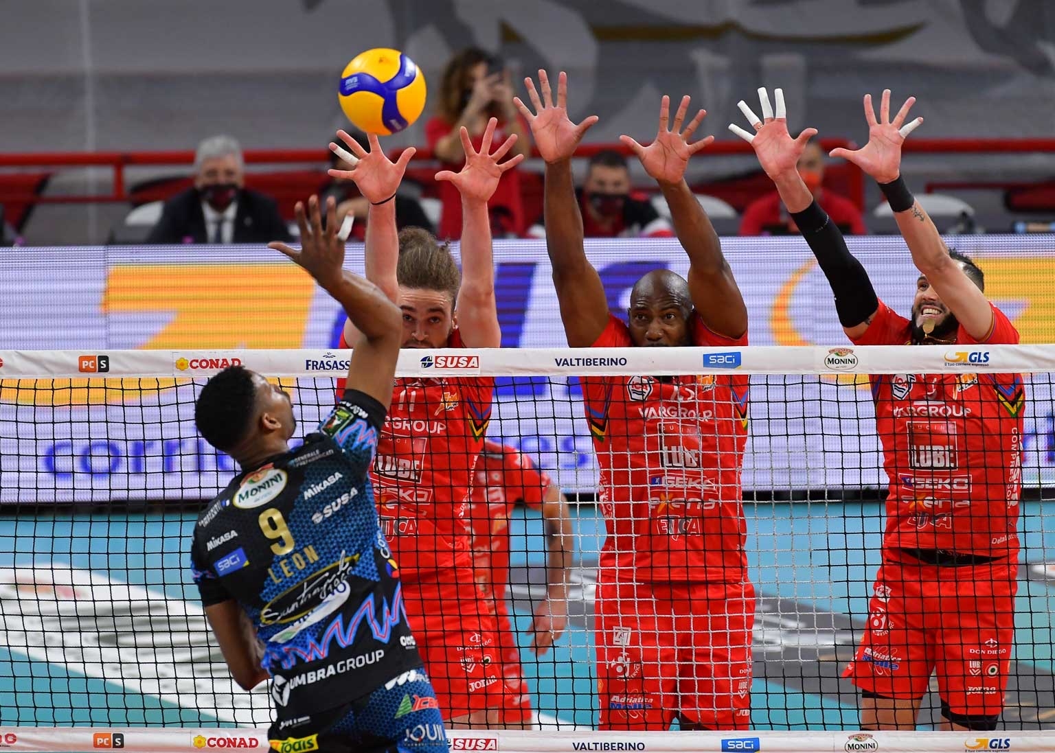 9E898FA4-939C-4C2A-BFDE-391B5ECAAD53