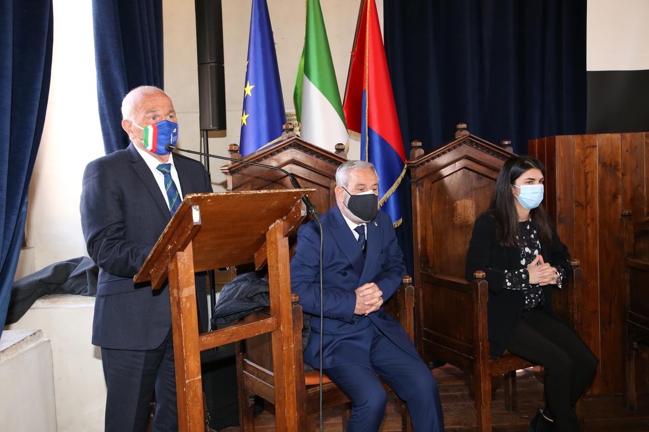 B5429B58-1CE3-4DEC-B0CF-EBA9CA31A768