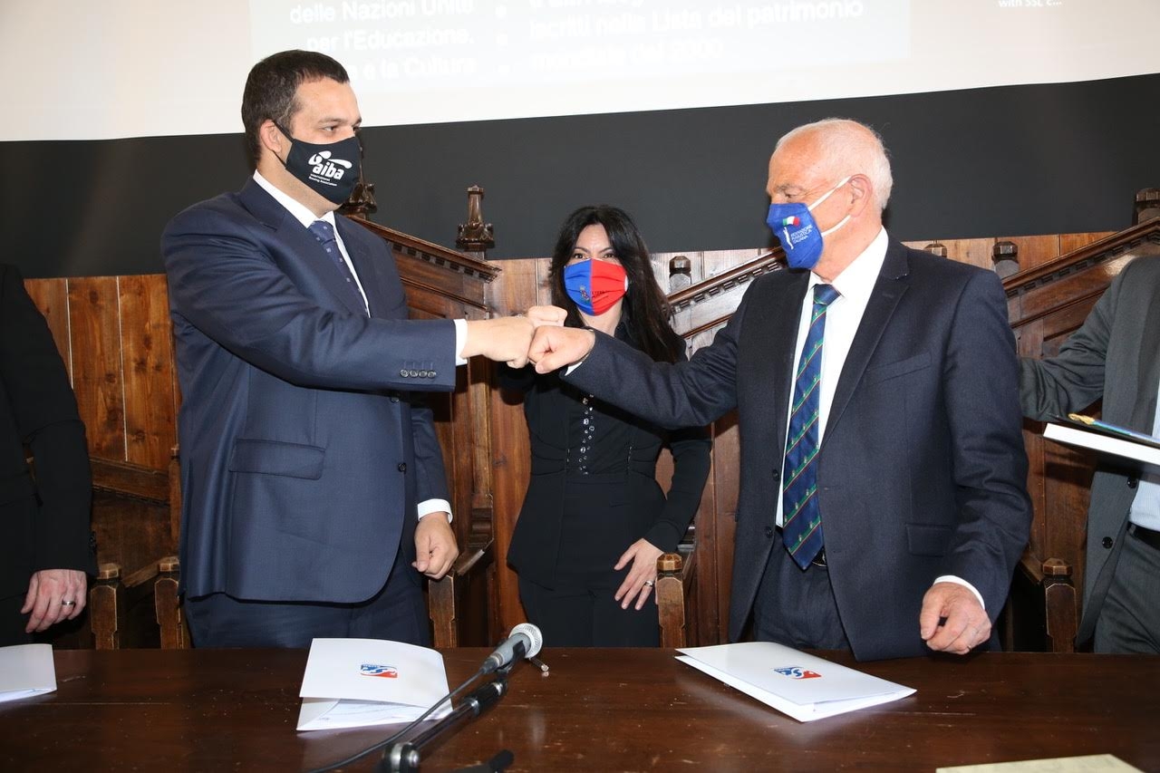 EAB88B88-4001-4D72-B3D6-F273C77A0AC9