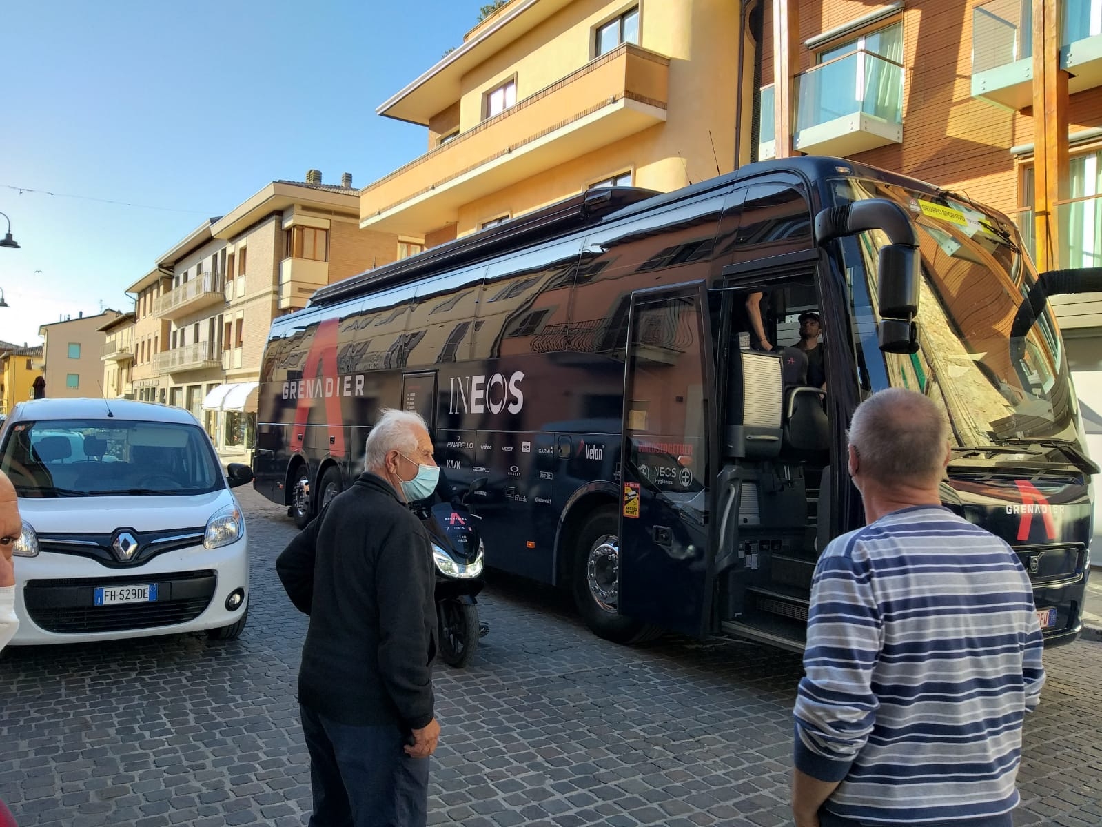 0e820375-c4c6-4459-a057-51abdf64c573