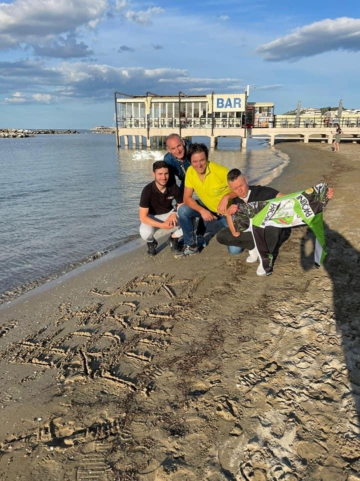 11221366-3BAA-4872-A53F-81B1FEFD4537