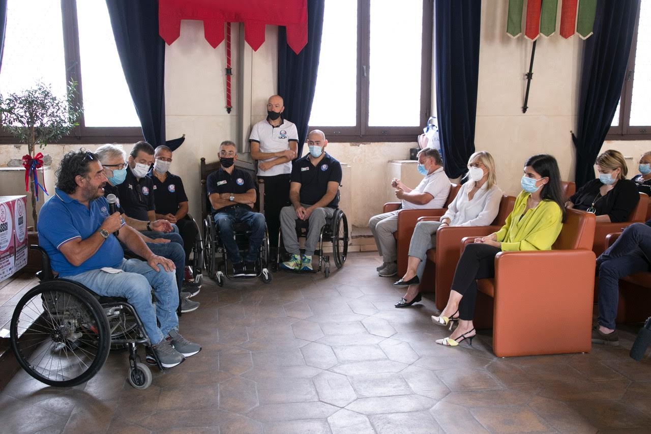 2EFFFE93-6C37-425D-B929-D25AA2FBBB84