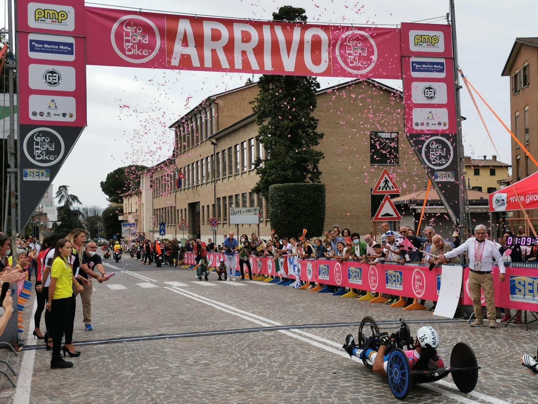 341757E4-1E46-476D-8DE2-F763FCD2E429