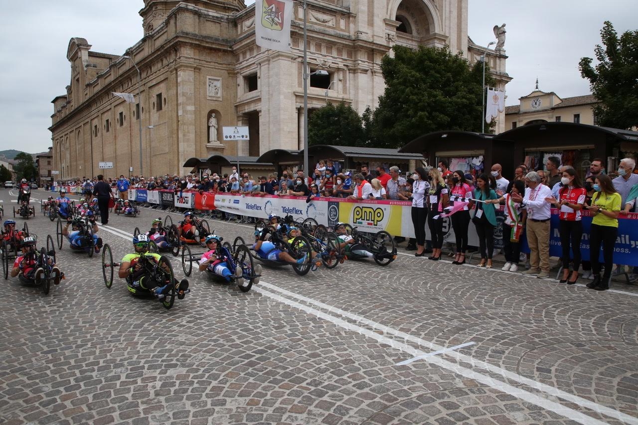 8CE6D8DD-4452-47AF-A990-4F15110D6715