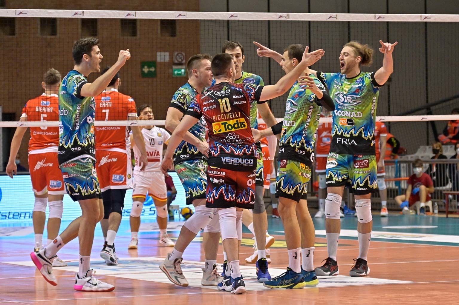 0F7F9C1E-AA88-4B13-8641-35214DCFA6E5