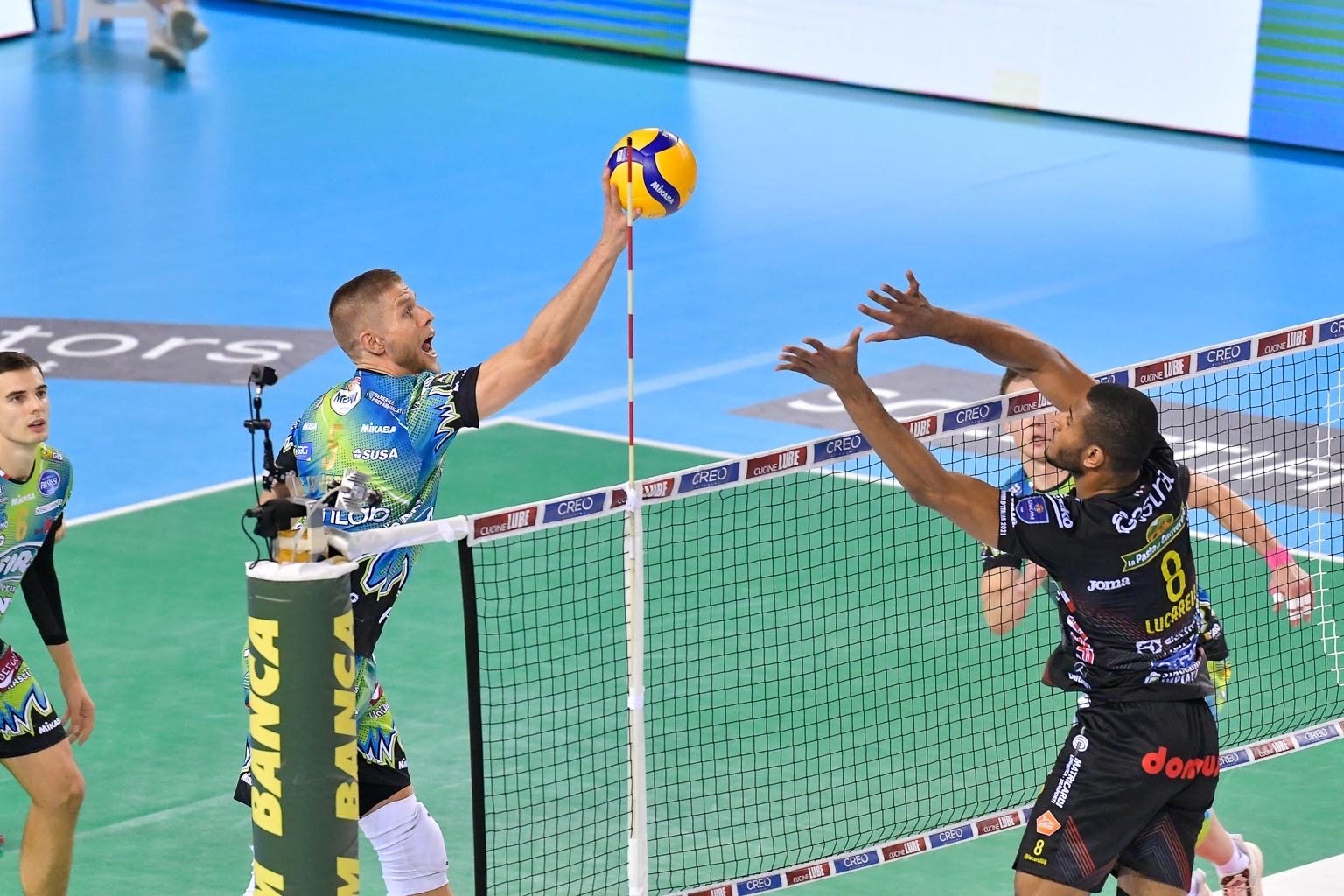 8ABA77EC-2694-439A-9759-1DCD5AE23EDF