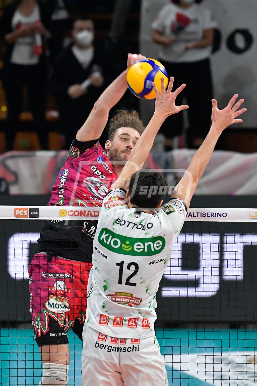 Kamil RYCHLICKI, attacco