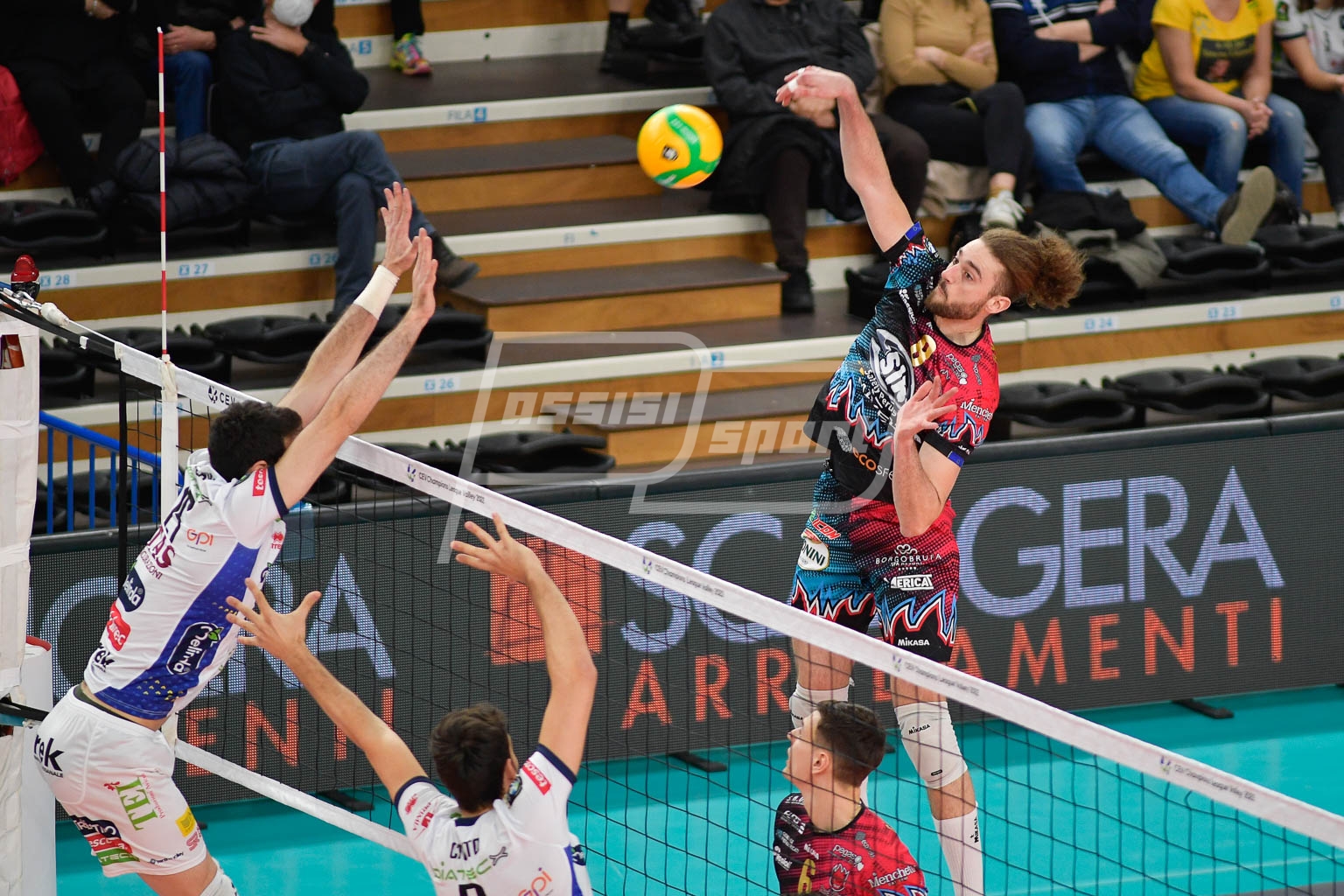 Kamil RYCHLICKI, attacco