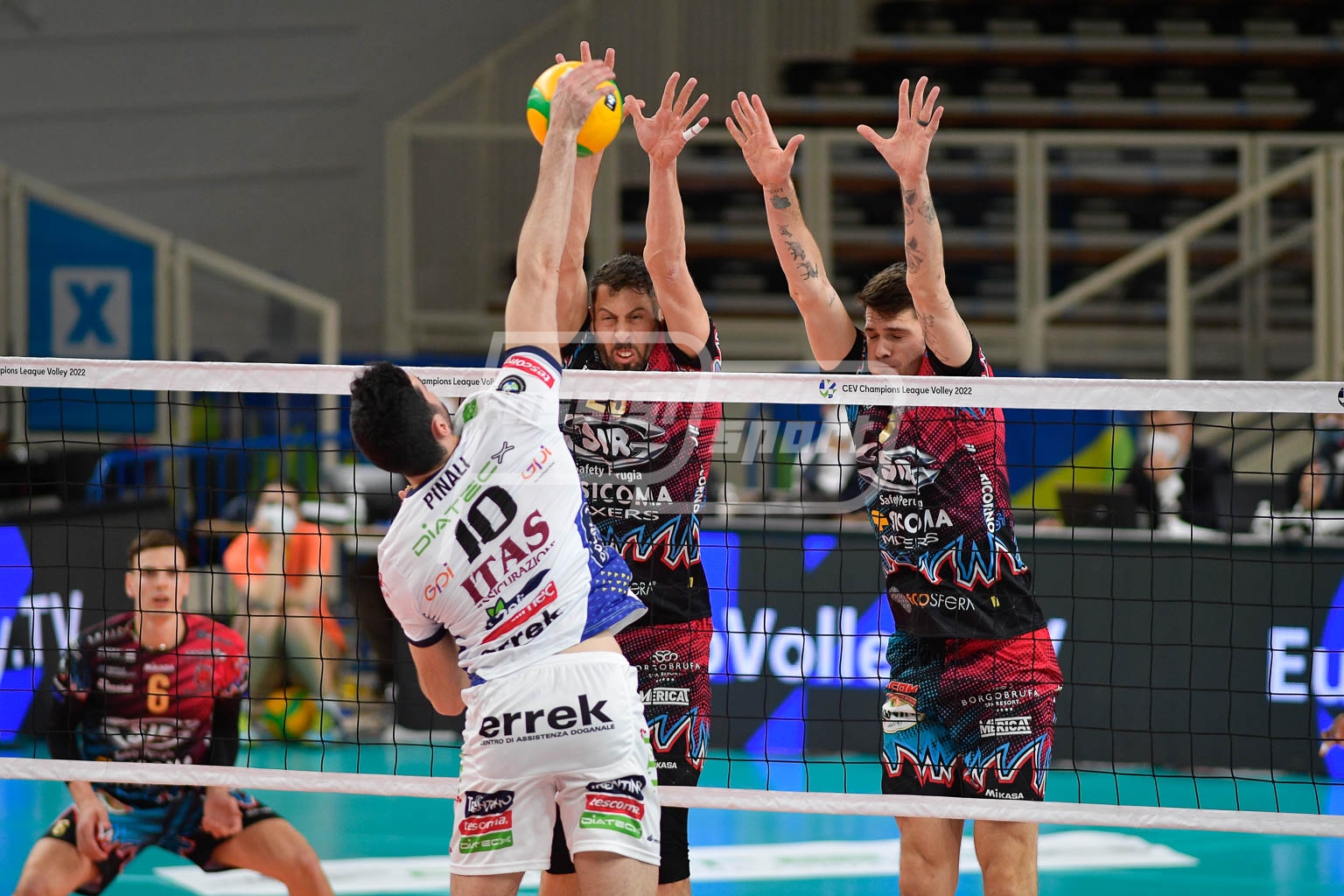 Stefano MENGOZZI, Matthew ANDERSON, a muro sull'attaco di Giulio PINALI