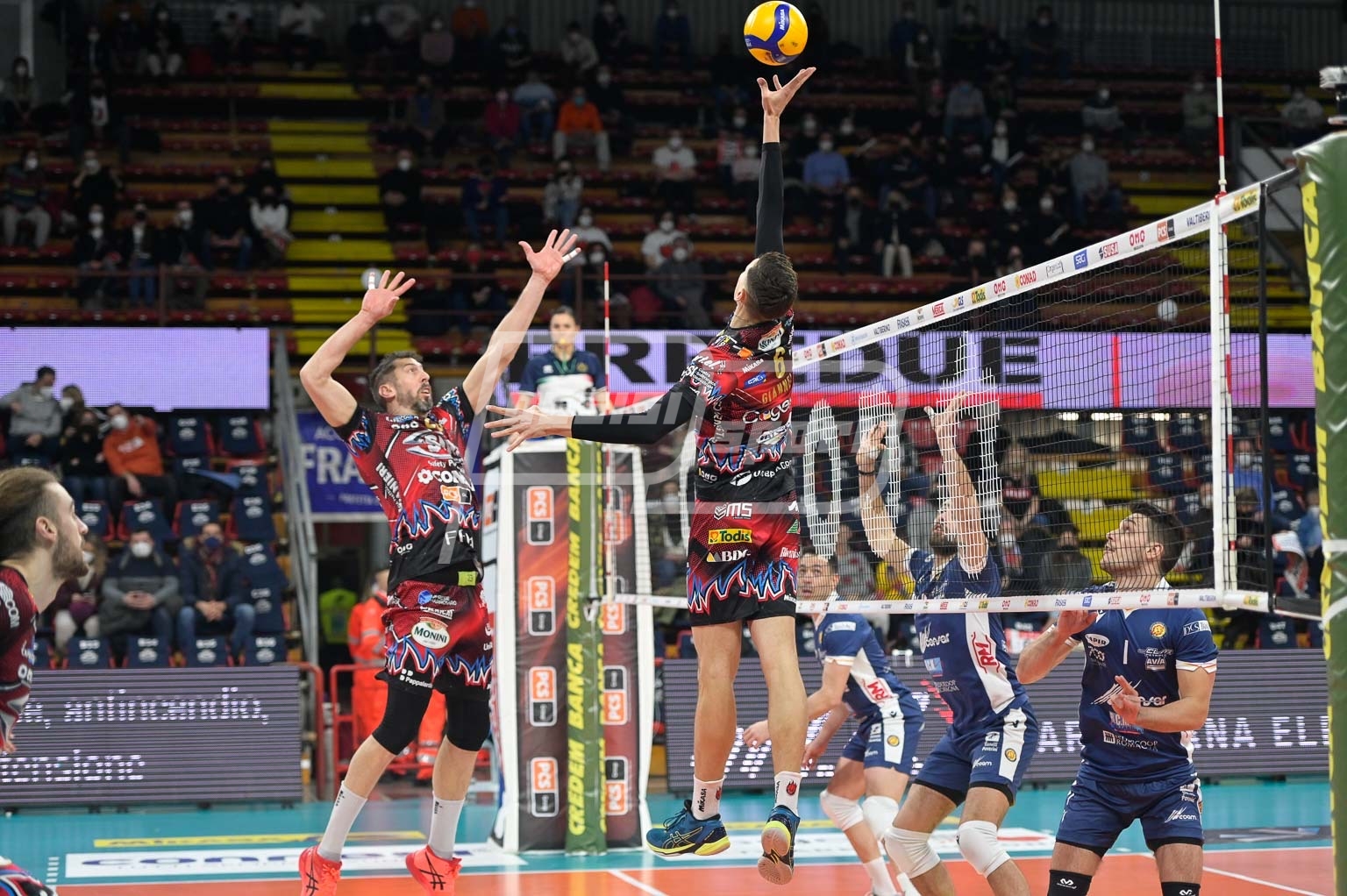 F9048B2C-563B-42A5-9E3F-4C16F988893D