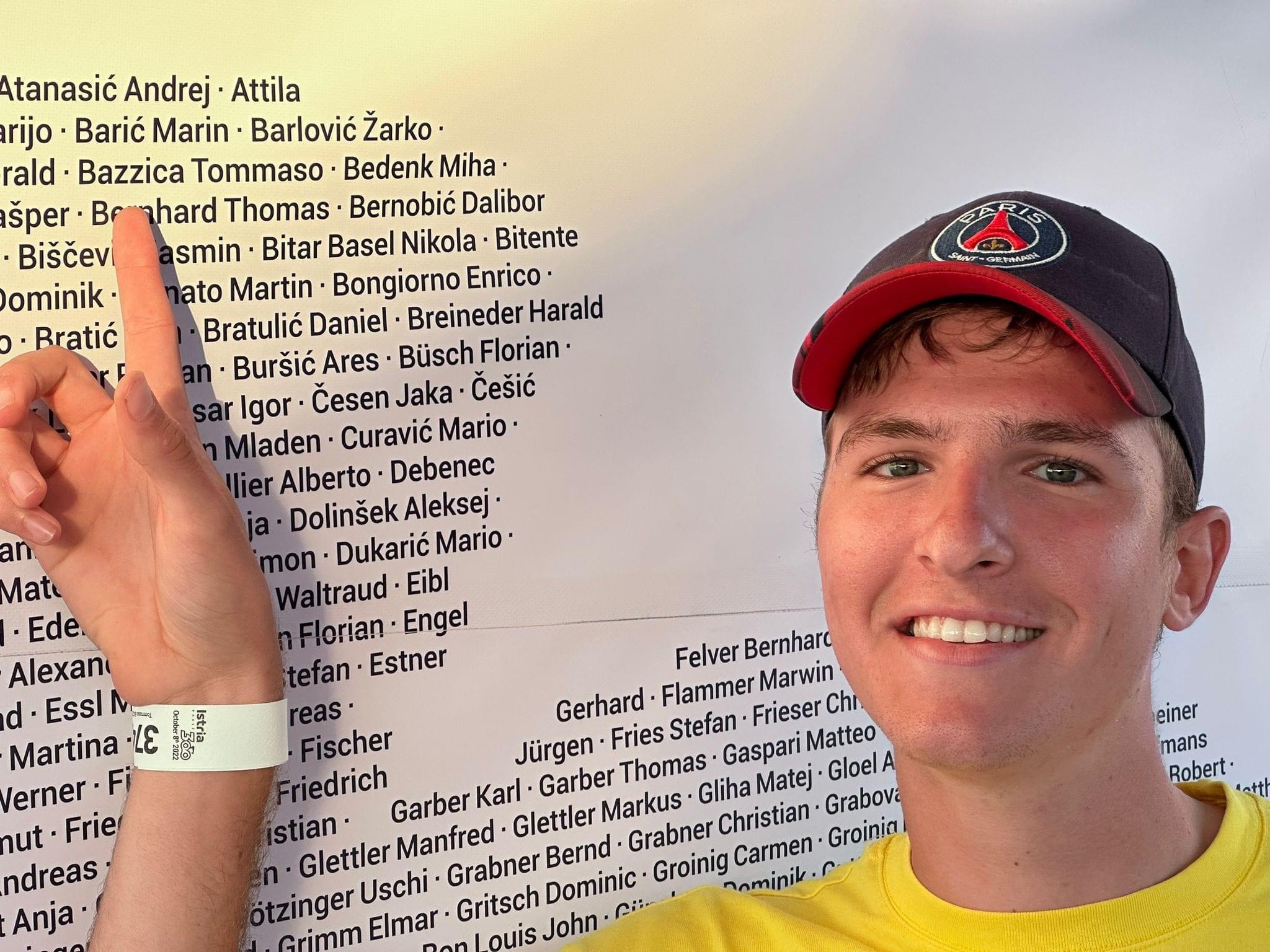 EE0B0BB4-14B8-48E4-9686-44CF3ACA8037