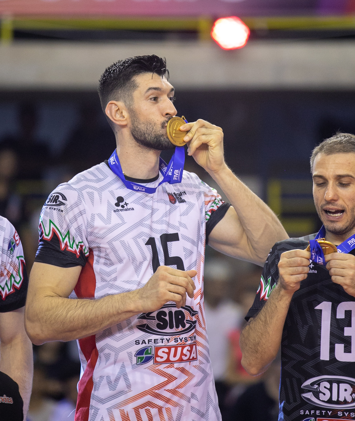 3549DA74-ECBF-4D3B-93F1-5C7AD3DE8B34