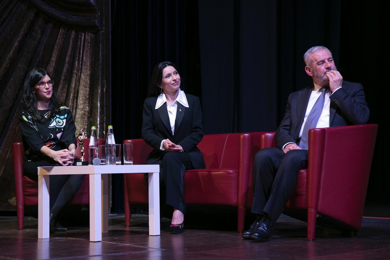 36FCCA0E-B750-4550-BAD1-DA17E92D09F2