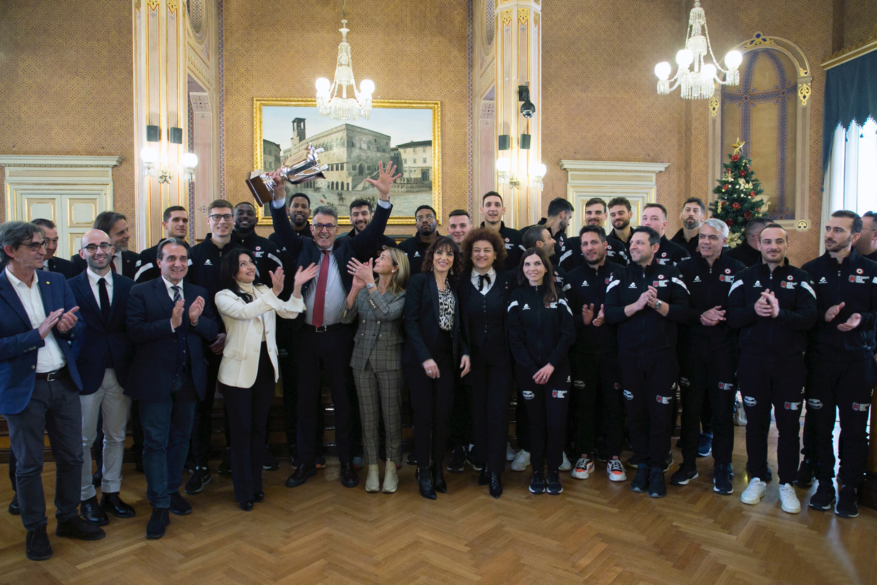 5610DFDC-DFDF-4465-B1DE-854C41EE8D88