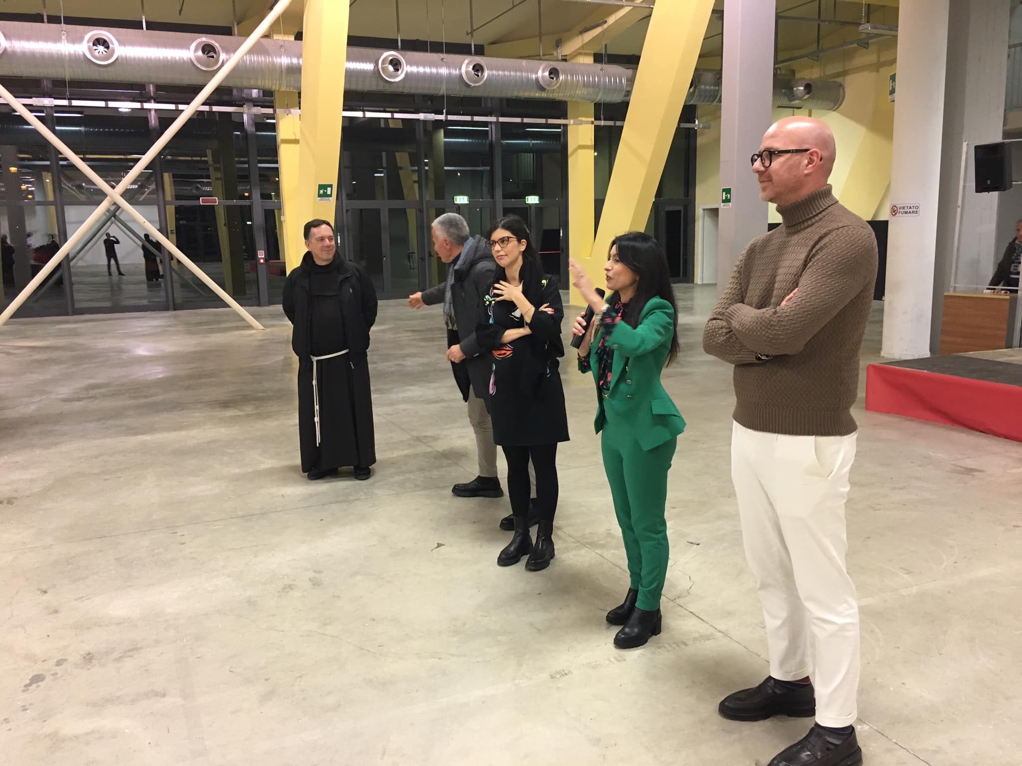 CC99FF16-39F6-48B4-B193-45E50CF9E20E